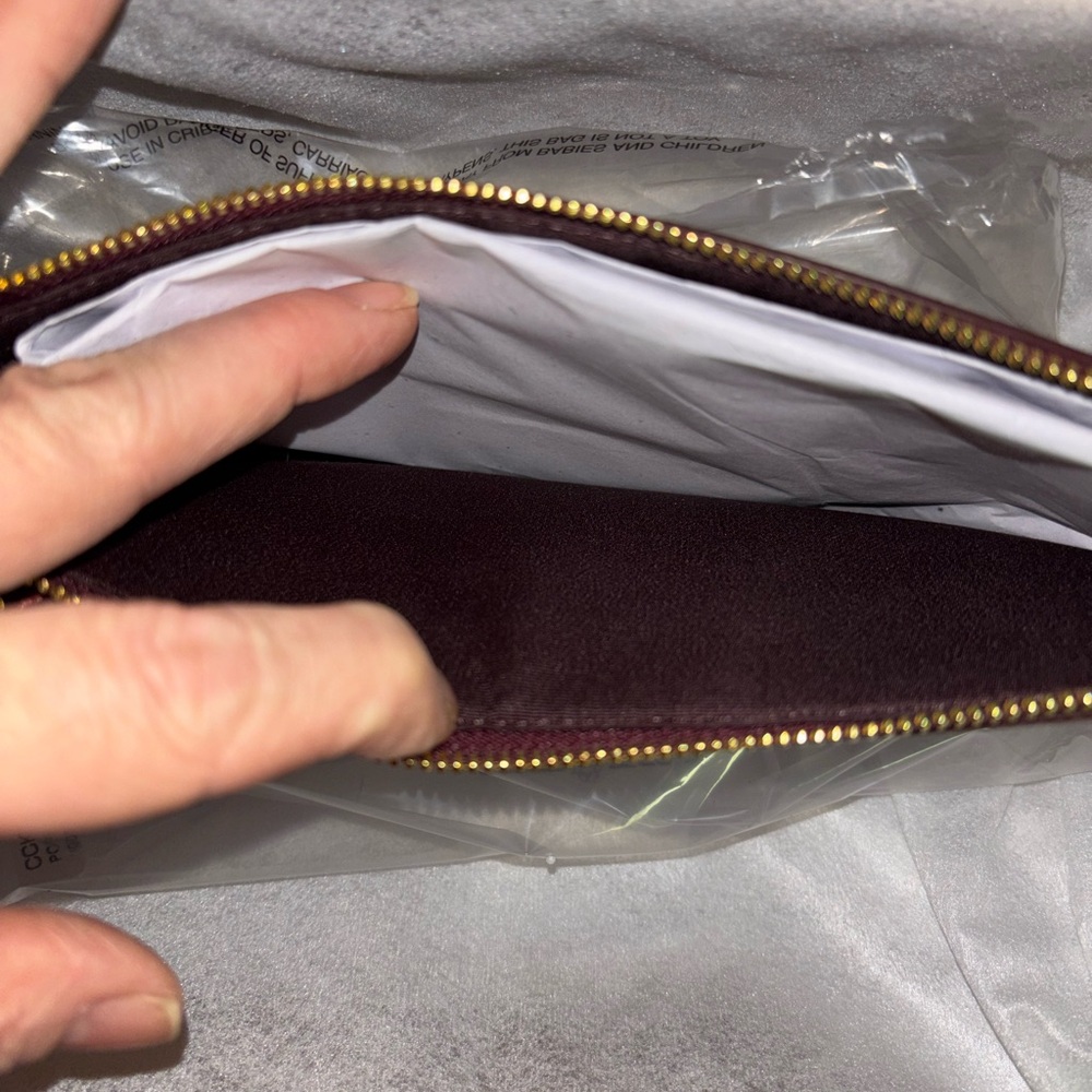 Coach 🆕 Poppy Crossbody Bag with card case dark wine Gold hardware - Picture 10 of 12
